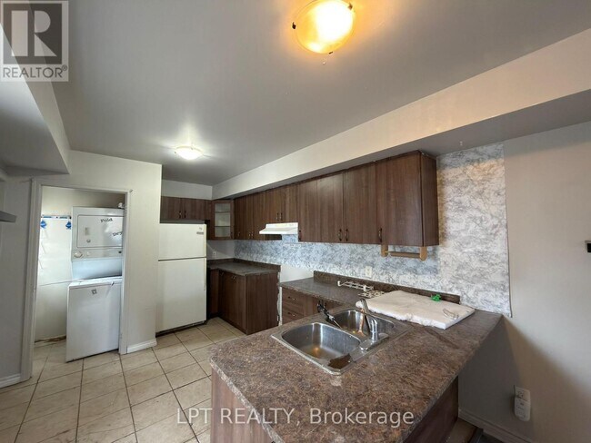 Photo - 37 Elizabeth St N