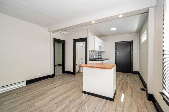 Photo - 98-100 N Hague Ave Unit 100