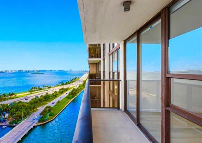 Building Photo - 600 NE 36th St Unit 1502