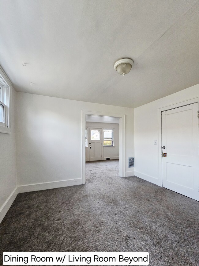 Building Photo - 148 Nassau Ave Unit Upper Rental