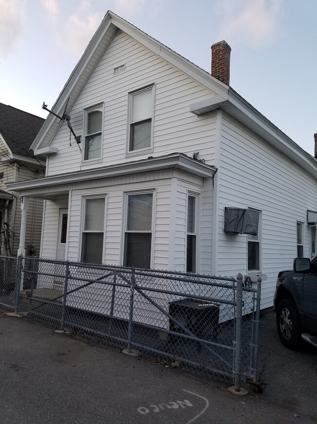 Building Photo - 1 E Burnside Ave Rental