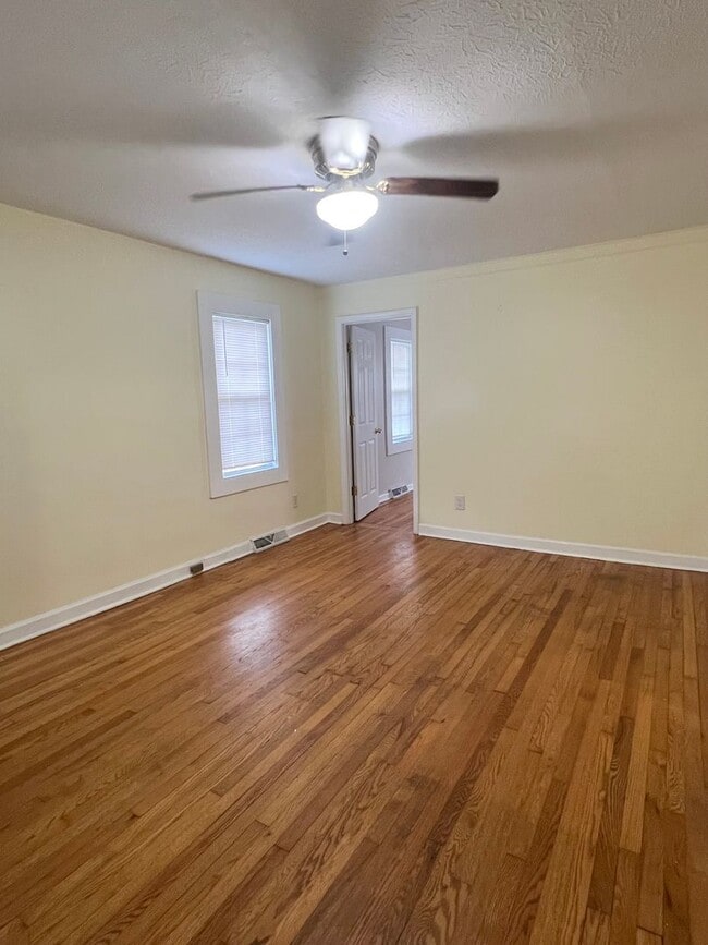 Photo - 2 bedroom 1 bath Bungalow in North West As...