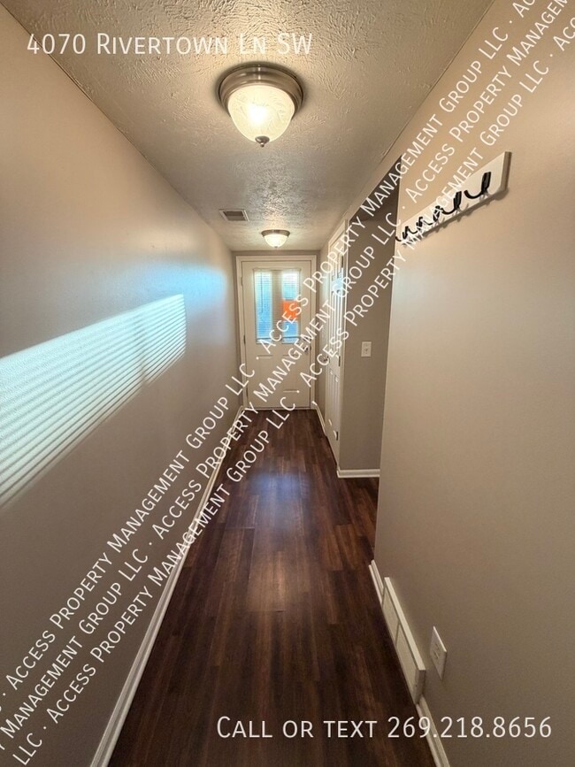 Photo - 4070 Rivertown Ln SW