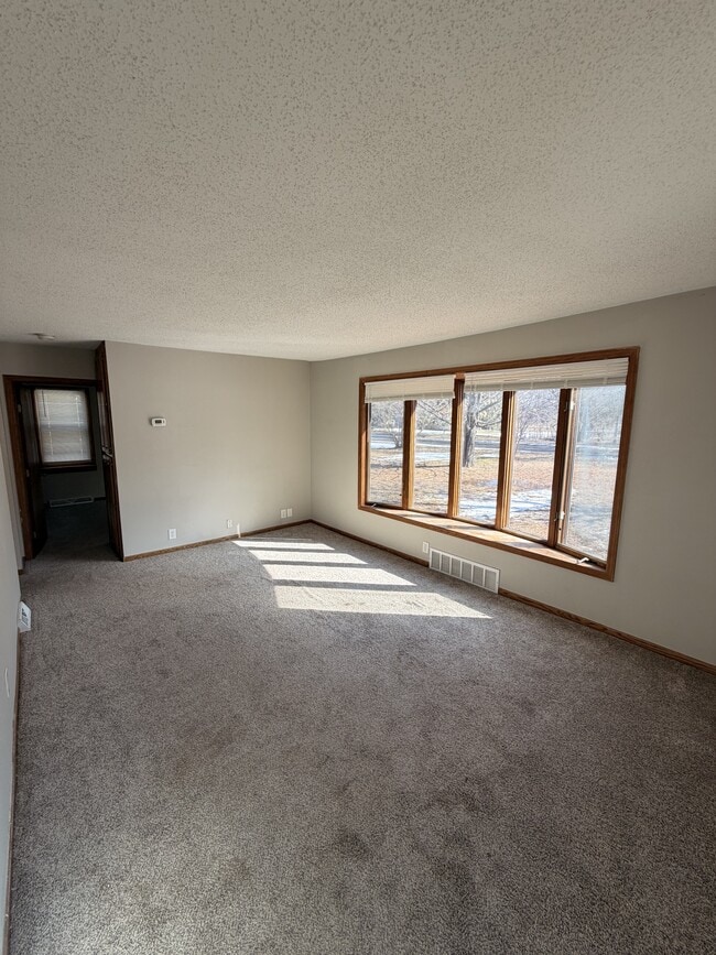 Photo - 6909 Lakeview Dr