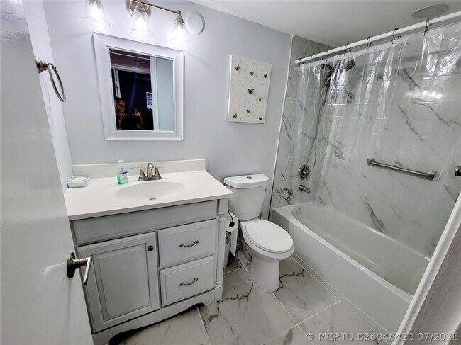 Photo - 9411 N Hollybrook Lake Dr Unit 209