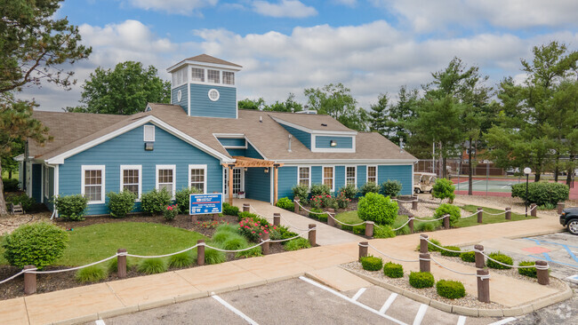 Building Photo - Runaway Bay Rental