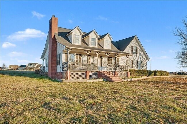 Photo - 1092 N Main St