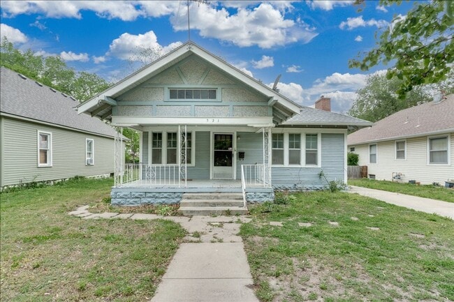 Building Photo - 321 Chautauqua