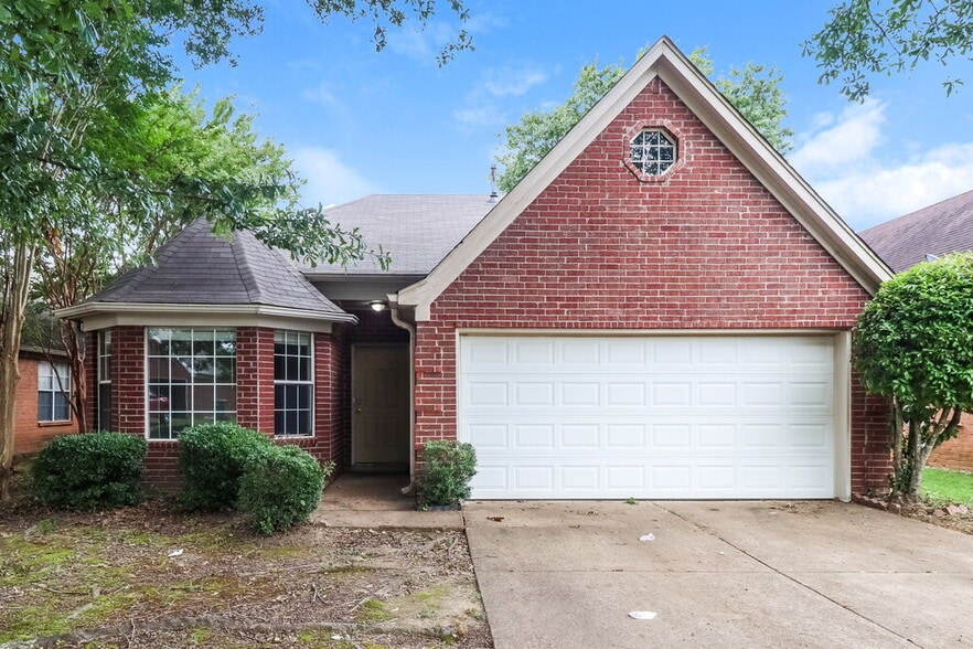 5892 Alexandria Ln
