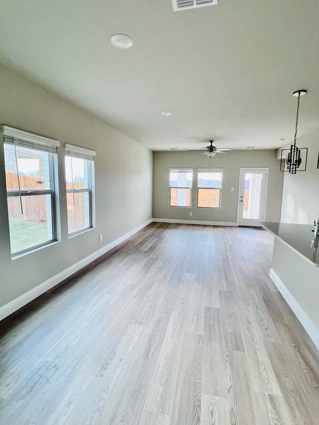 Photo - 1202 Booker Dr