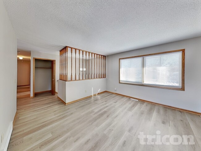 Photo - 11051 Quebec Ave N