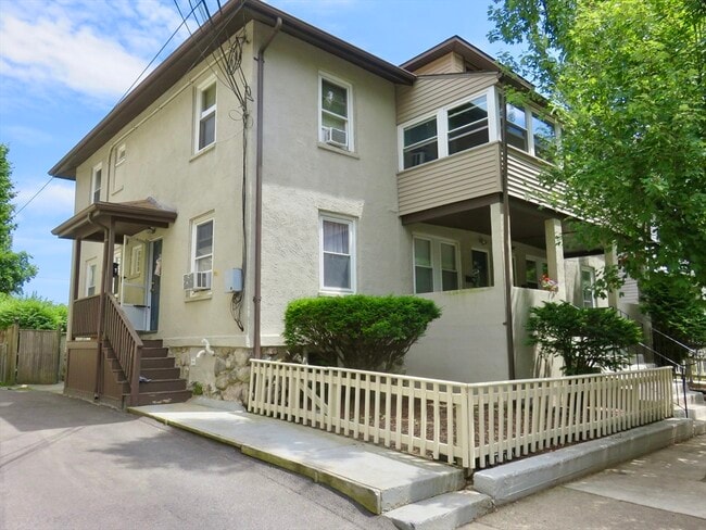 Building Photo - 43 Rich St Unit B