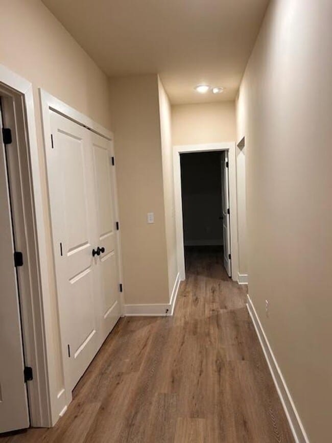 Photo - 483 E Harper St