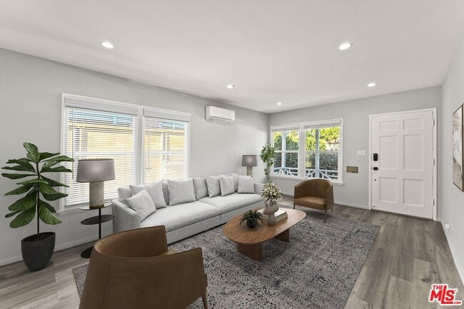 Photo - 2654 33rd St