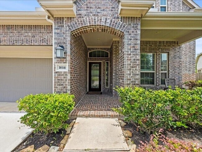 Building Photo - 1614 Mahan Dr Rental
