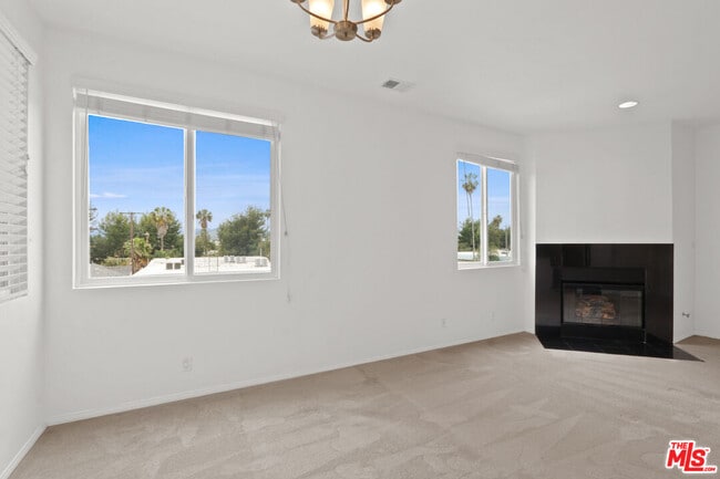 Building Photo - 5430 Bellingham Ave Unit 306 Rental