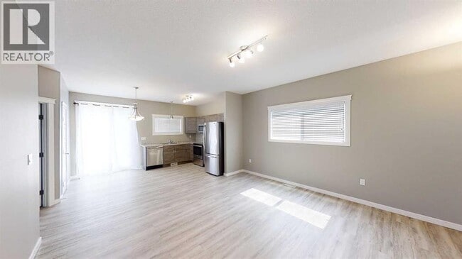 Photo - 8065-8091 91 St