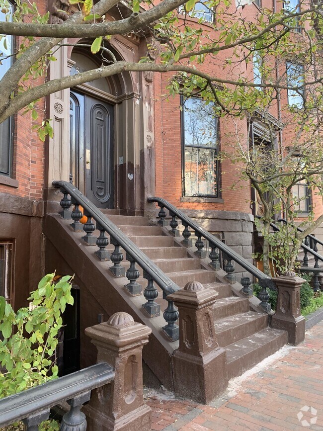 Building Photo - 519 Massachusetts Ave Unit 1 Rental