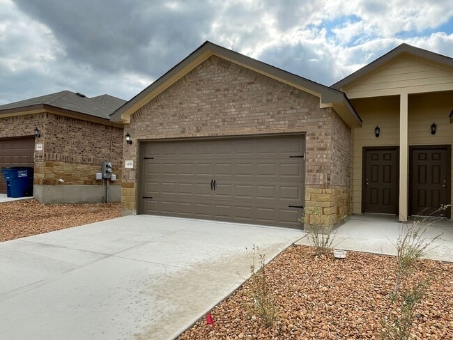 Photo - Luxury 3/2 duplex in NBTX