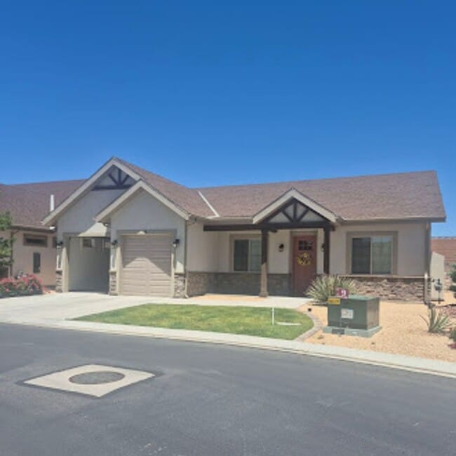 Building Photo - Move-in Bonus! 2 Bed, 2 bath + Office or Den.