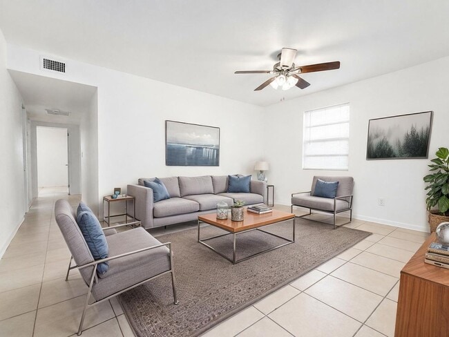 Photo - 921 Marion St