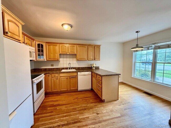 Photo - 73 Sandalwood Ln