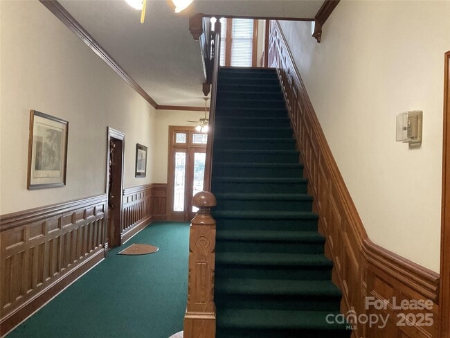 Photo - 409 N Main St