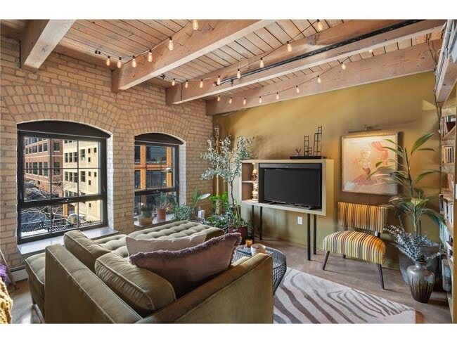 Building Photo - 404 N Washington Ave Unit 306