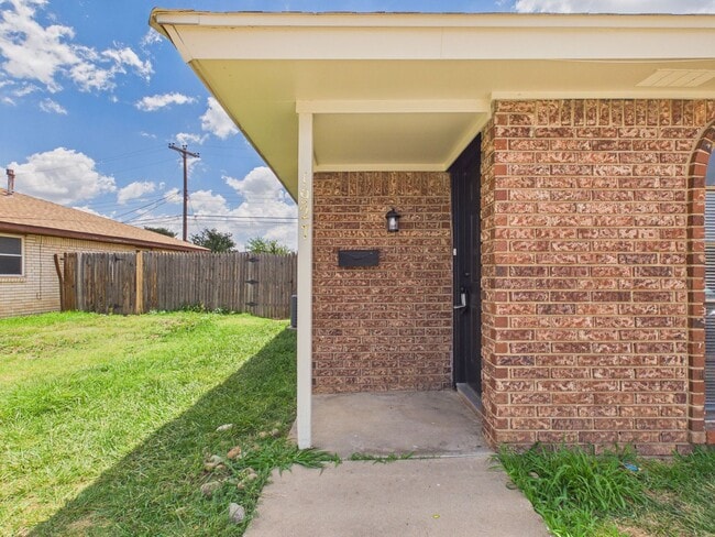 Building Photo - Cute 2 bed 1 bath you don't want to miss!