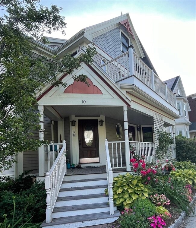 Building Photo - 10 Symmes St Unit 2