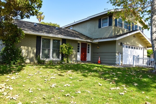 Large Home in North Orange - Large Home in North Orange