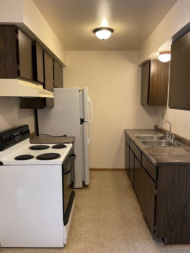 Kitchen - 3180 S Brust Ave Unit 103