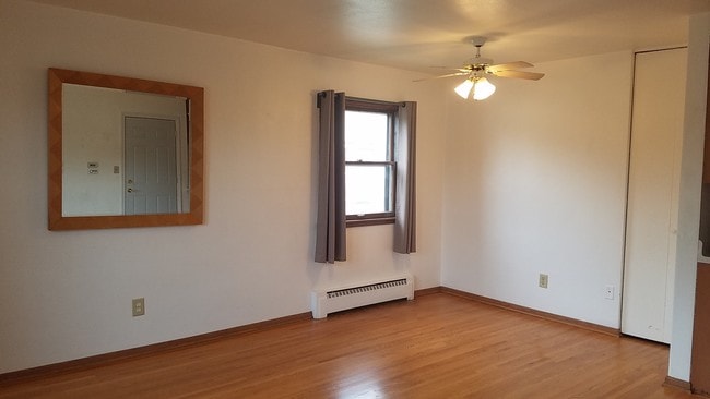 Building Photo - 1022 Arkwright St N Unit 6