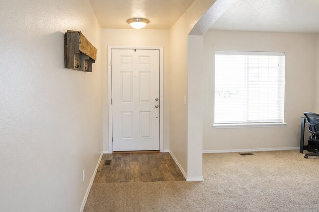 Photo - 645 SW Miner St