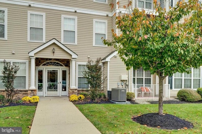 Building Photo - 60 Kyle Way