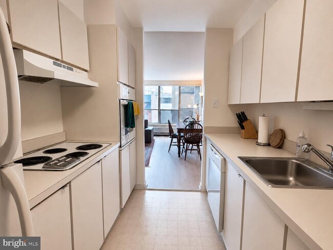 Photo - 224 W Rittenhouse Square Unidad 401