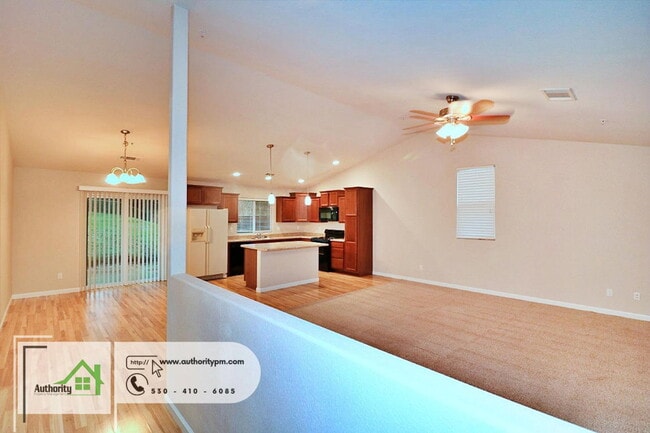 Photo - 2381 Yellow Finch Way