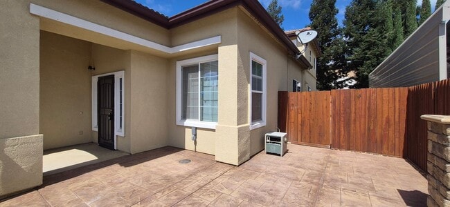 Photo - 2080 Mariposa Dr