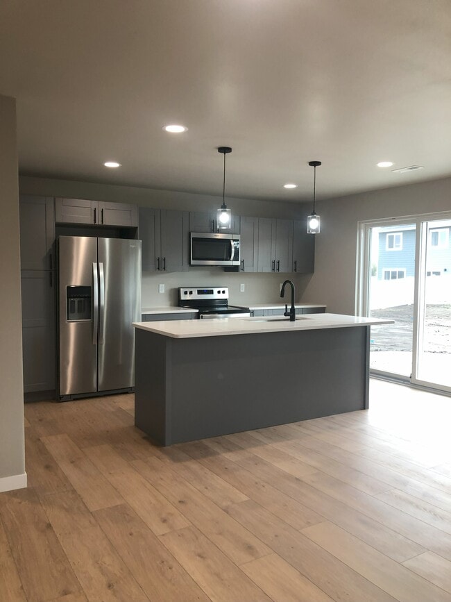 Photo - 528 Oxford Ave