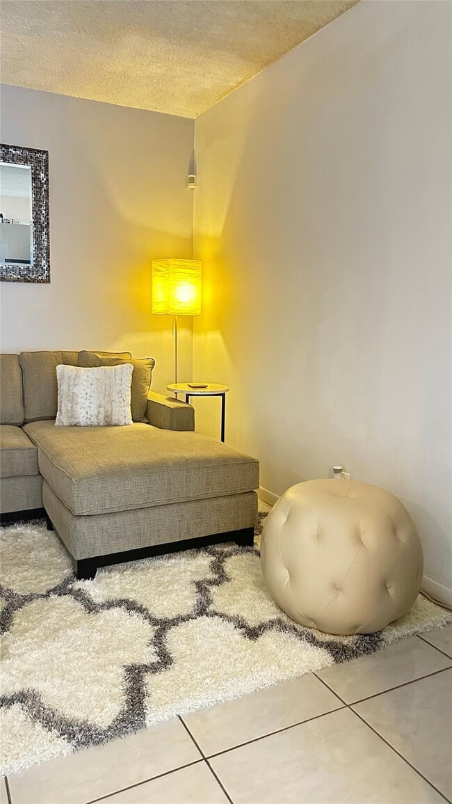 Photo - 4046 NW 19th St Unit 103