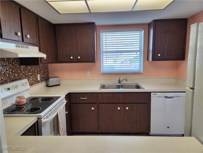 Building Photo - 300 Valley Stream Dr Unit D-5 Rental