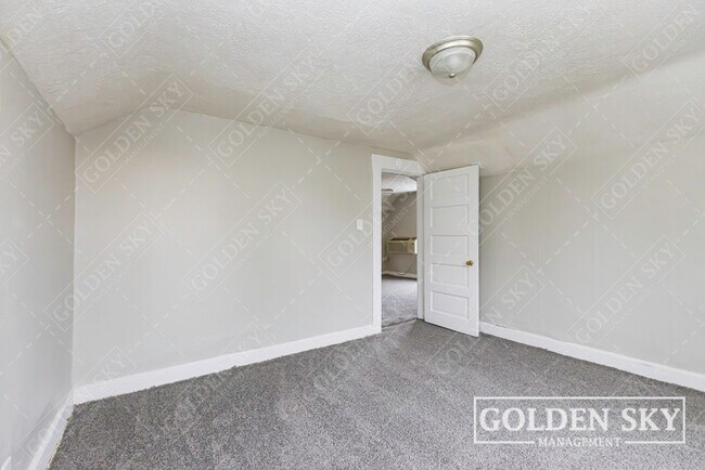 Photo - 421 W 9th St