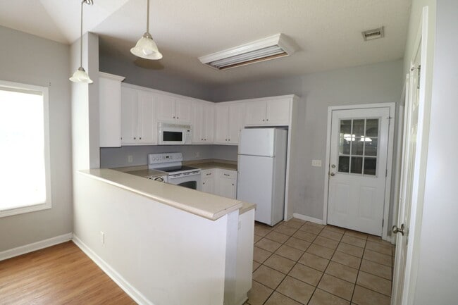 Photo - 1125A Southbend Drive