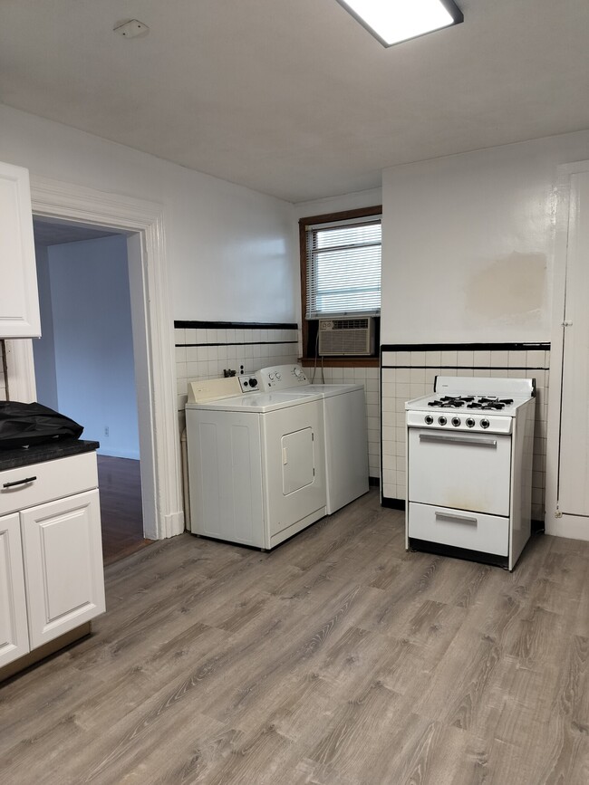 Photo - 112 Thorndike St Apartments Unit 1 BED  Very CLEANNN