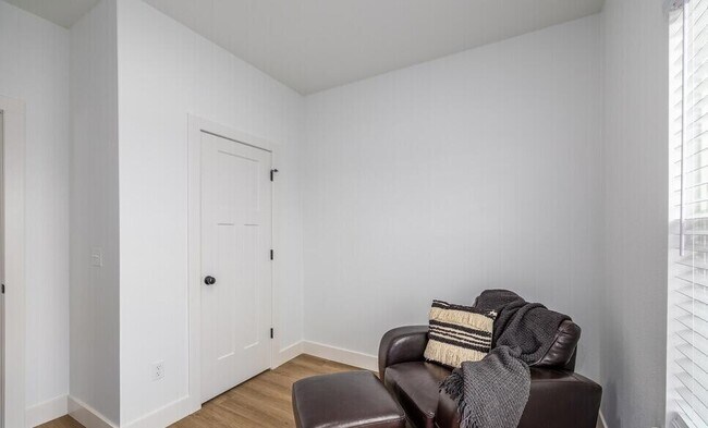 Photo - 979 N Blake Ave