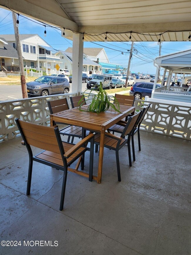 Photo - 111 17th Ave