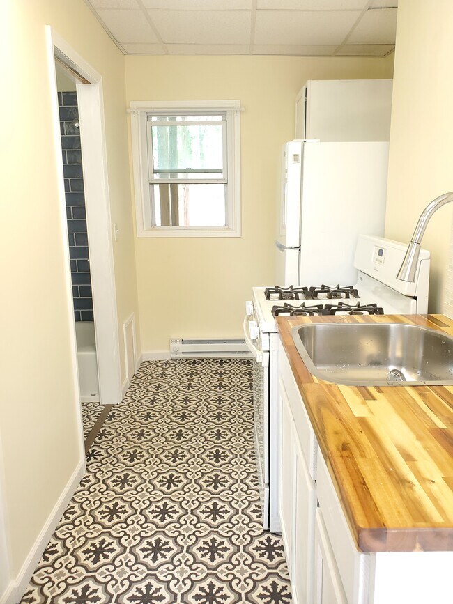 Photo - 738 N Waterloo St Apartments Unit 2