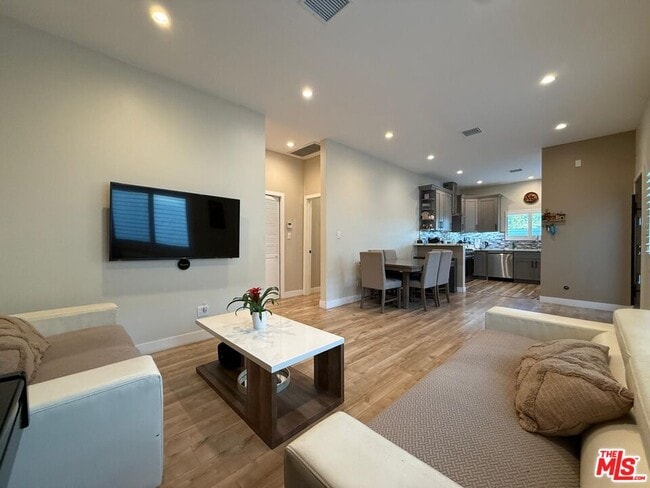 Building Photo - 10905 Olinda St