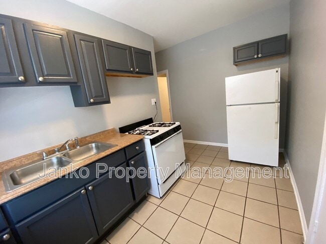 Building Photo - 3725 W Grand Ave Rental