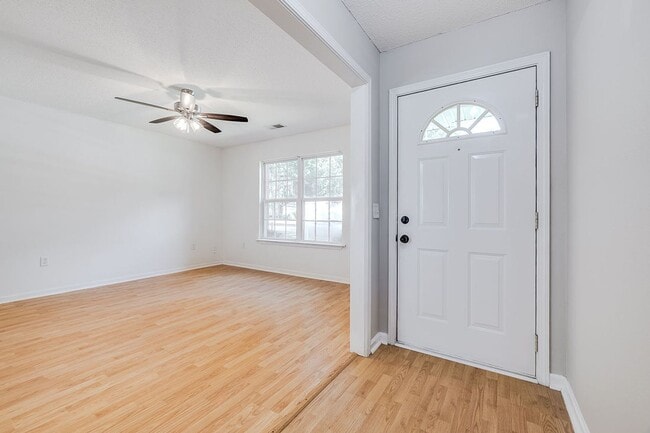 Photo - 3 Bedroom Springfield Home with Garage and Large Backyard